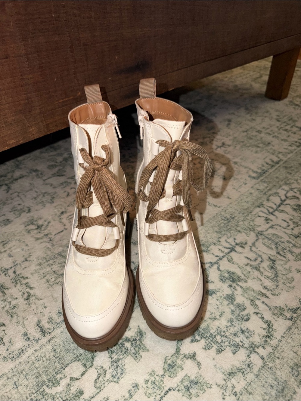 Source Unknown Cream Lace-Up Women's Combat Boots with Brown Laces